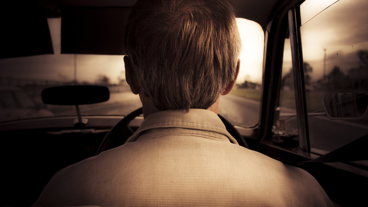 031215_man_car