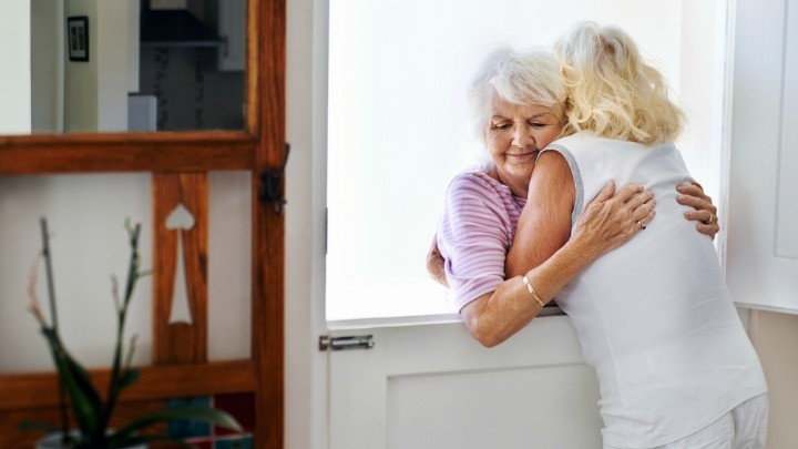 091215_WomenHugging