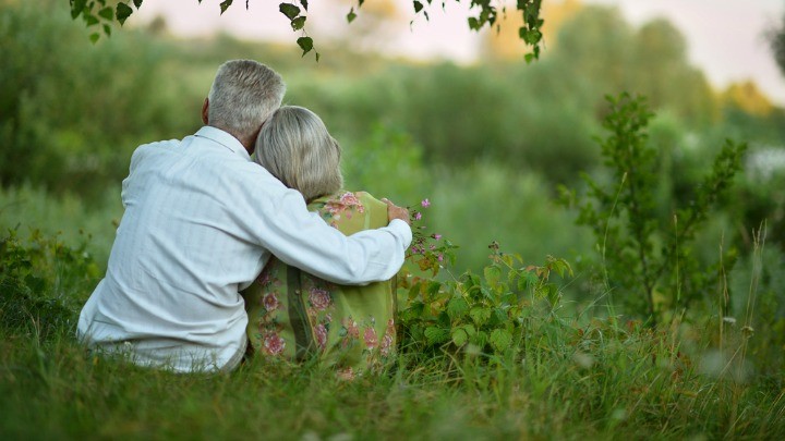 110216_couple_mature_view