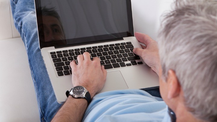 141215_LaptopManSenior