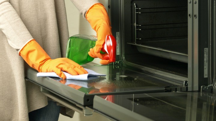141215_OvenCleaningOrangeGloves