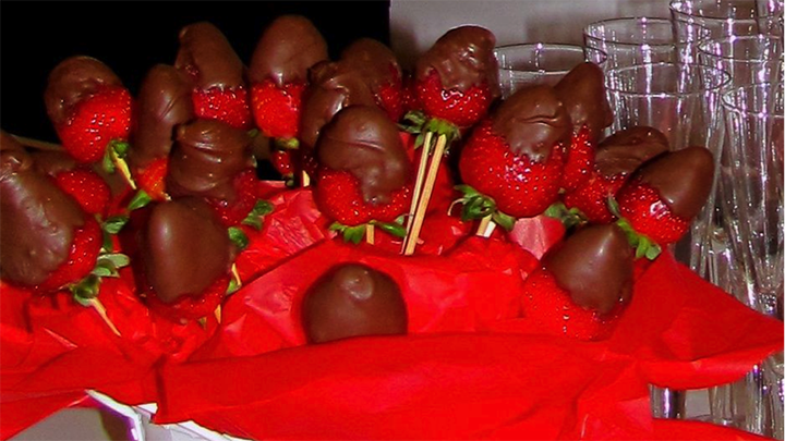 startsatsixty-chocolate-strawberries