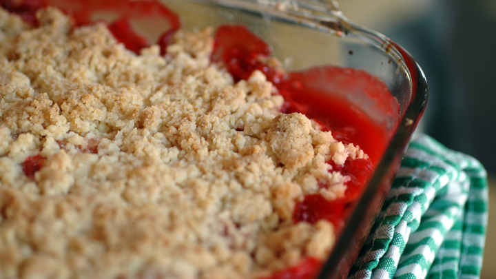 Startsatsixty-berry-crumble