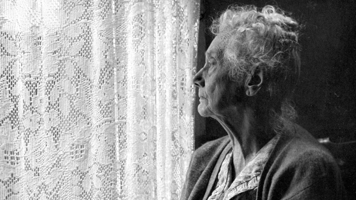 Elderly_Woman_,_B&W_image_by_Chalmers_Butterfield