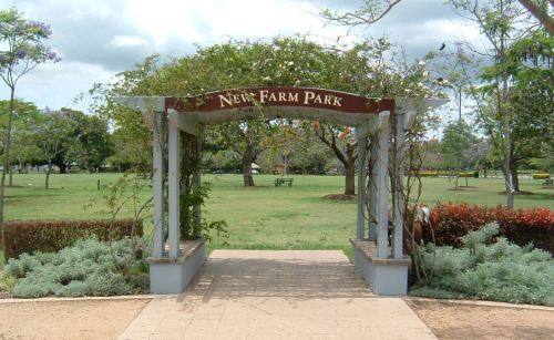 New_Farm_Park-gate