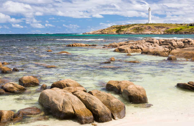 Cape to Cape_Augusta_lighthouse_WA_shutterstock_184967126