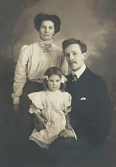 Emily & George Evans with baby Hilda