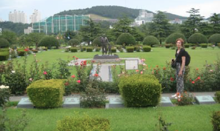 The UN Memorial Cemetery in Korea honours UN soldiers from 16 countries who were killed in battle during the Korean War from 1950-1953. This serene park spreads across a grassy plain area of 135,000 m2