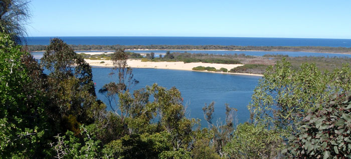 10. Lakes Entrance Approaches.