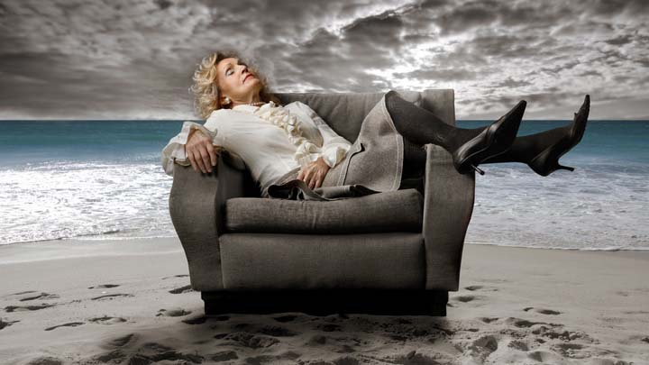 101115_woman_beach