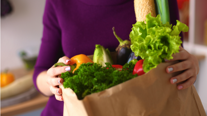 331057577_shopping_paper_bag_green_environment Shutterstock