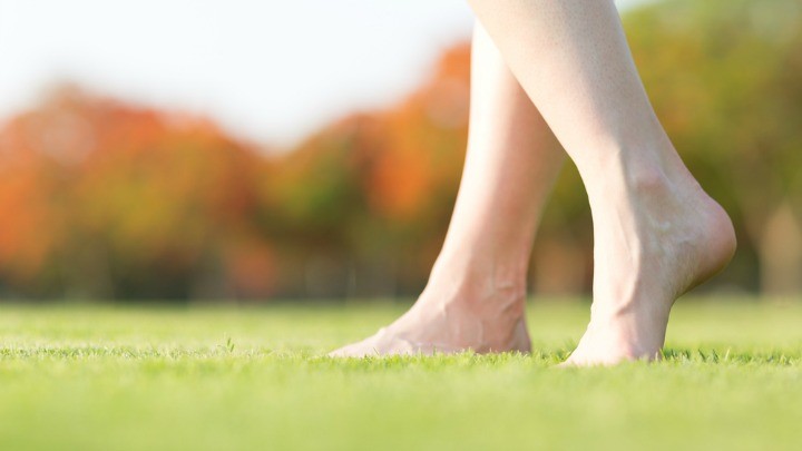333902156_feet_on_grass Shutterstock