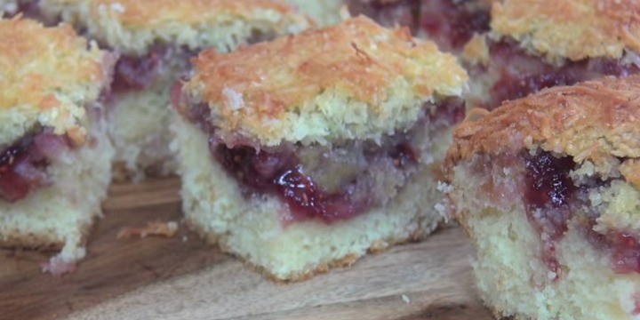 104016_raspberry and coconut slice
