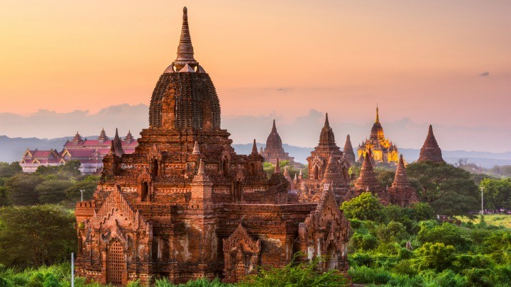 365359931_Bayan_travel_articles Shutterstock