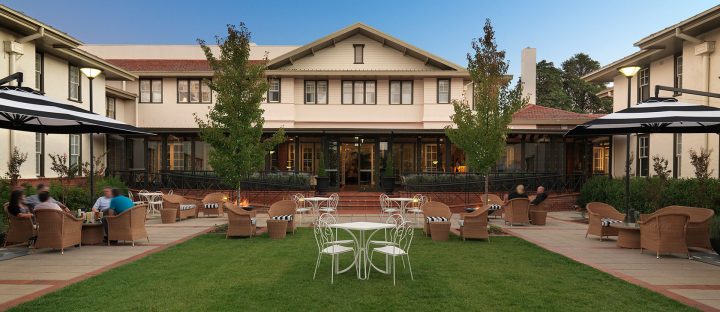 Hotel-Kurrajong-Canberra-courtyard