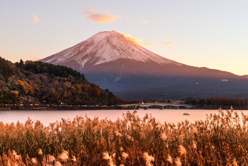 270416_Light_Sunsets_around_world_mtfuji