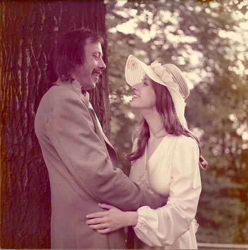 190516_Light_couple_recreate_1975_wedding_photoold2