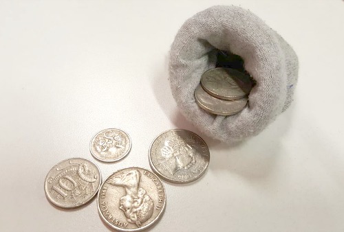 090616_lifehack_socks_keep_coins