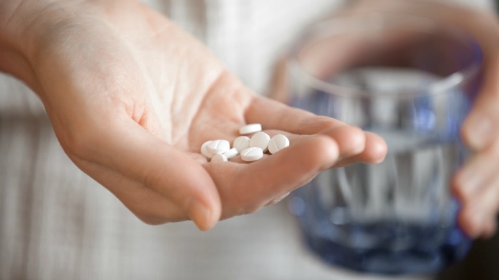 120816_health_researchers_alzheimers_common_painkiller