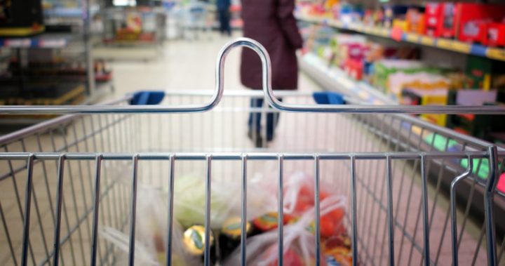 220916_shopper_finds_nasty_surprise_in_supermarket_chicken