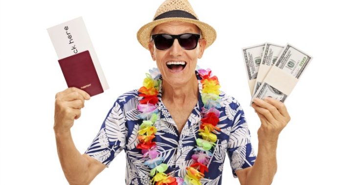 201016_seniortravelling