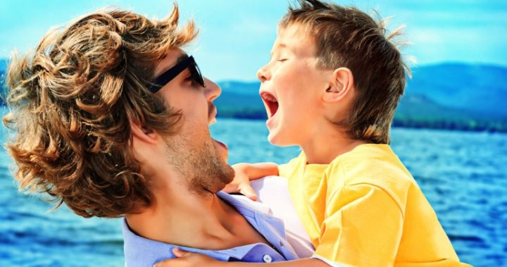 201016_father-son-laughing