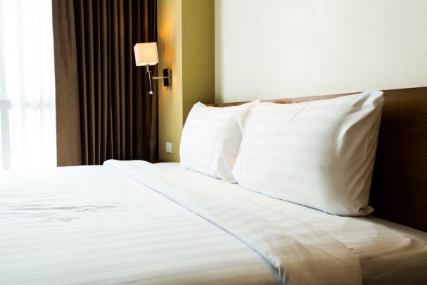 How-to-tell-if-your-hotel-bed-is-actually-clean How to tell if your hotel bed is actually clean
