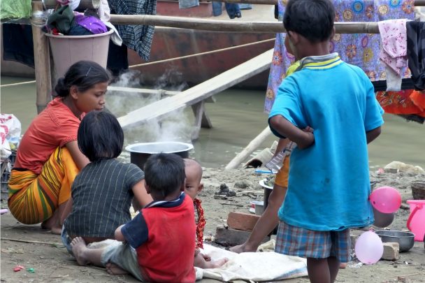 myanmar-boy-red-shirt_PFrederiksen