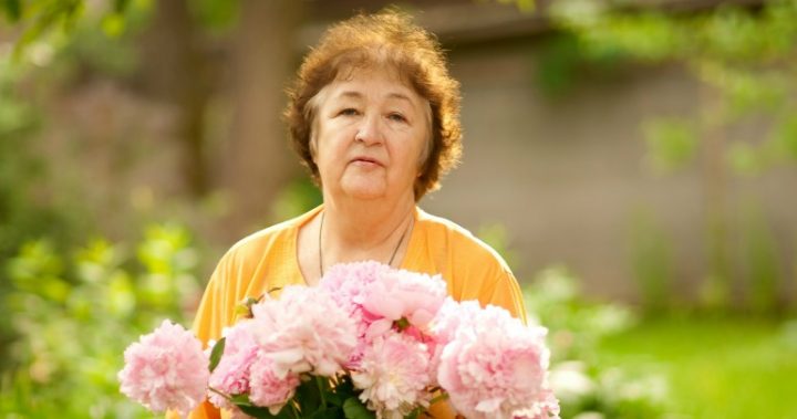 over-60s-woman-with-flowers_161120