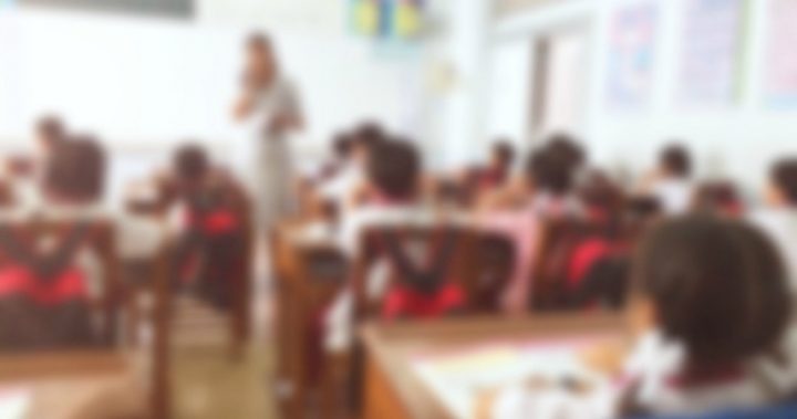 blurred-teacher-classroom_161201