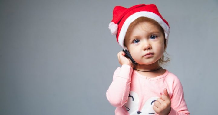 little-girl-in-santa-hat_161209
