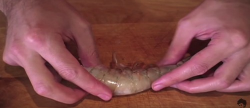 fastest-and-easiest-way-to-peel-and-devein-prawns