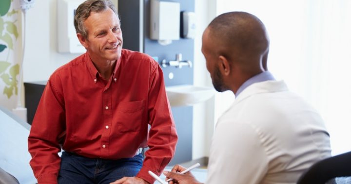 doctor-with-male-patient_161231