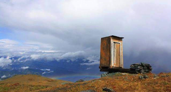 extremeouthouse