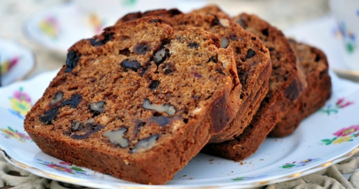date-loaf-wiwth-nuts