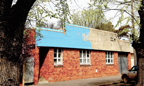 Caption: The sad situation with manufacturing in rural Australia, the long-closed Givoni factory at Newstead in Victoria, a situation that can be corrected but will require forward thinking by government.