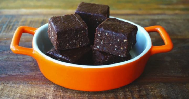 date-and-peanut-slice