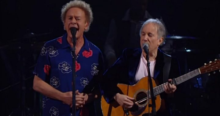 Simon and Garfunkel sing ‘Sounds of Silence’ 45 years after release ...