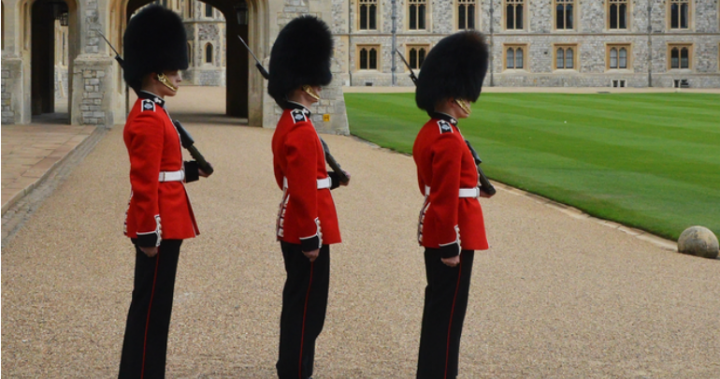 quenns-guards-170518 Queen's guards, London