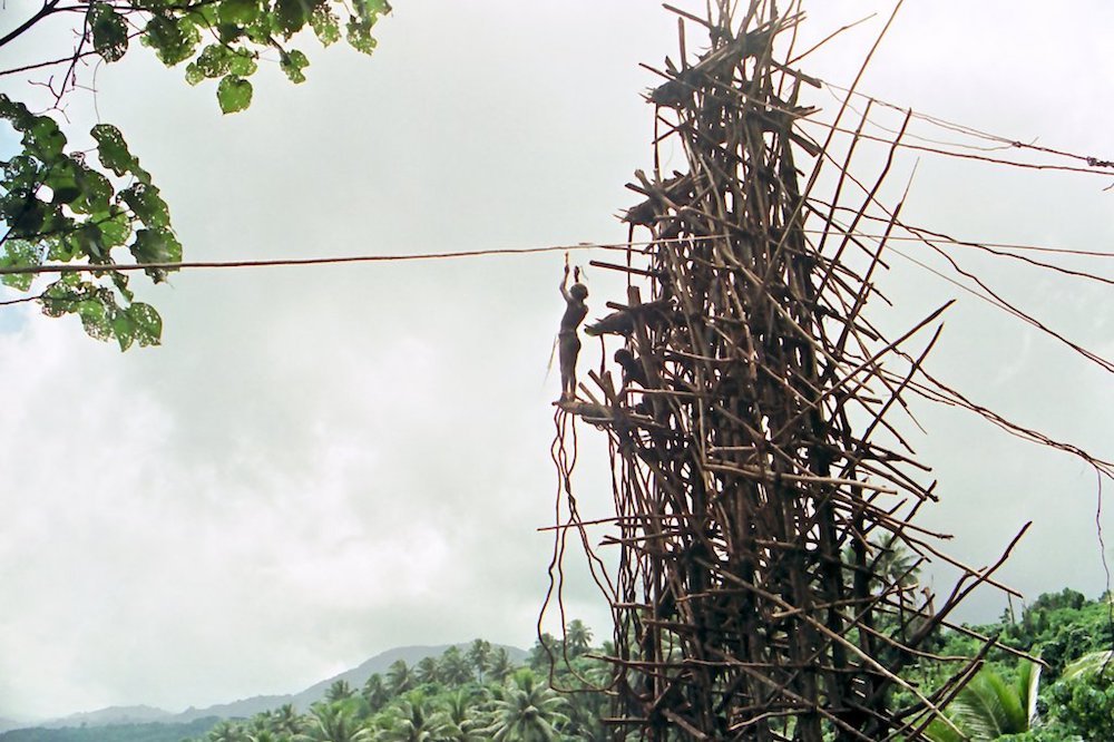 One of the impressive land diving towers. Image: By Paul Stein from New Jersey, USA (The Tower) [CC BY-SA 2.0 (http://creativecommons.org/licenses/by-sa/2.0)], via Wikimedia Commons