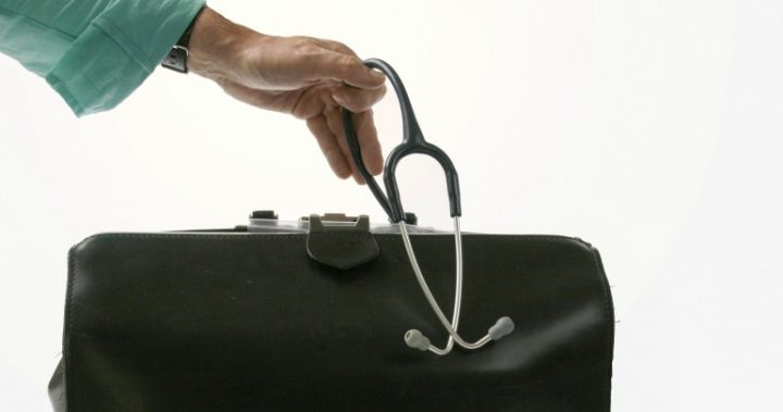 doctor-reaching-for-stethoscope-bag_1611291 Doctor with stethoscope