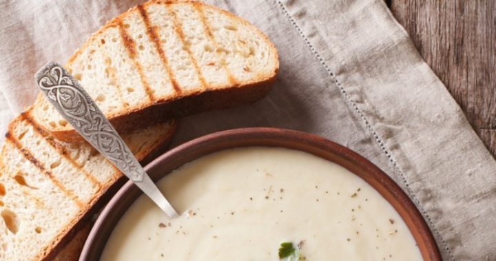 4.7 cauliflower-soup-170408 bowl of soup with bread
