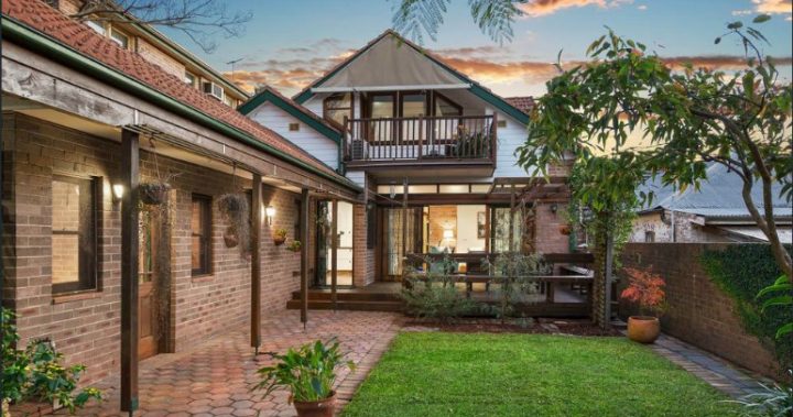 Garden exterior of 17 Alexandra Road, Glebe.