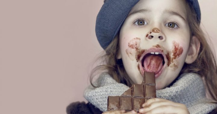 801 Little girl eating chocolate