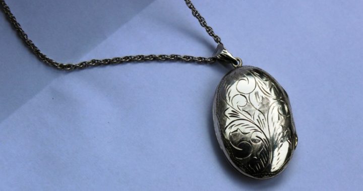 819 women's locket