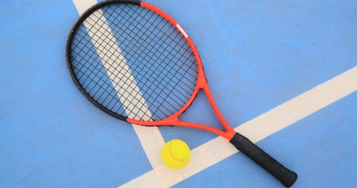 823 tennis racquet