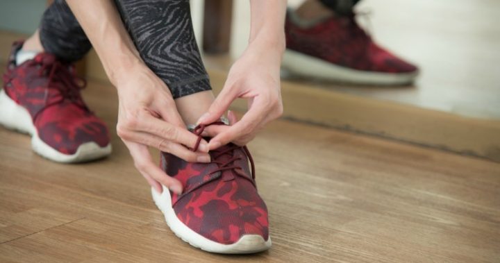 150817 running shoes Tying shoes.