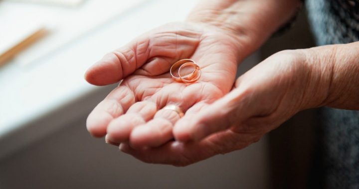 Woman Finds Lost Engagement Ring On Carrot After 13 Years Woman Finds Lost Engagement Ring On Carrot After 13 Years