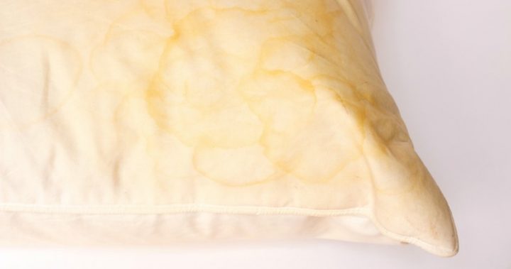 clever-trick-to-remove-yellow-stains-from-your-pillows-starts-at-60