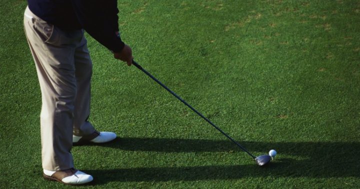 manplayinggolf